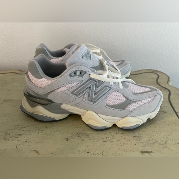 New Balance® Unisex 9060
Sneakers W Size 8.5 Pink
Granite Silver Metallic $150 - Picture 9 of 13